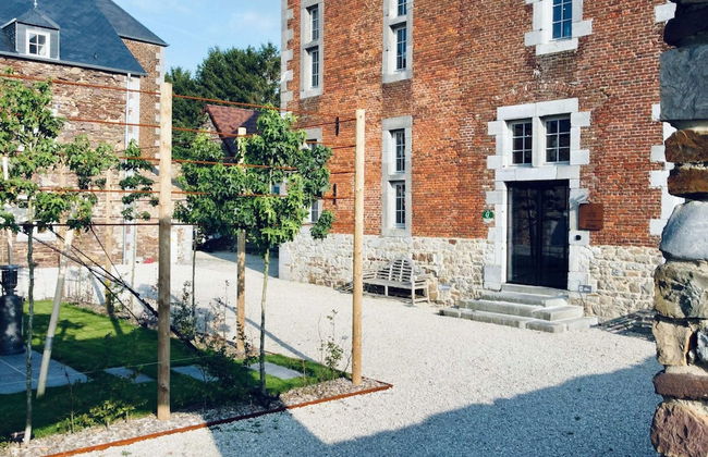 Splendid Castle in Perwez-haillot With Sun-loungers - Photo 34