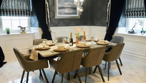 6BR House with Butler, Sauna & Hot Tub in Glasgow - Foto 1