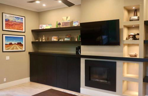 25-Bed, Amenity-Rich Estate in a Private Forest - Foto 35