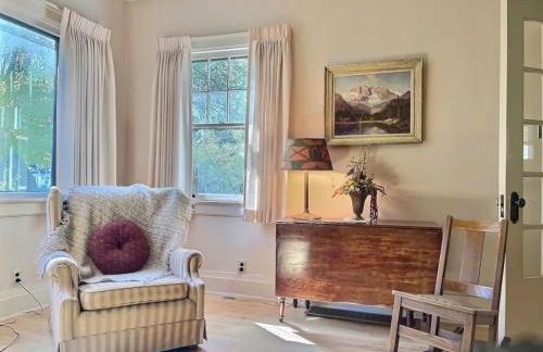 Historic McDowell House Antique Charm by Hospital - Foto 12