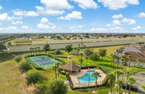 Disney-Close Lakefront Renovated 4BR Pool - Foto 27