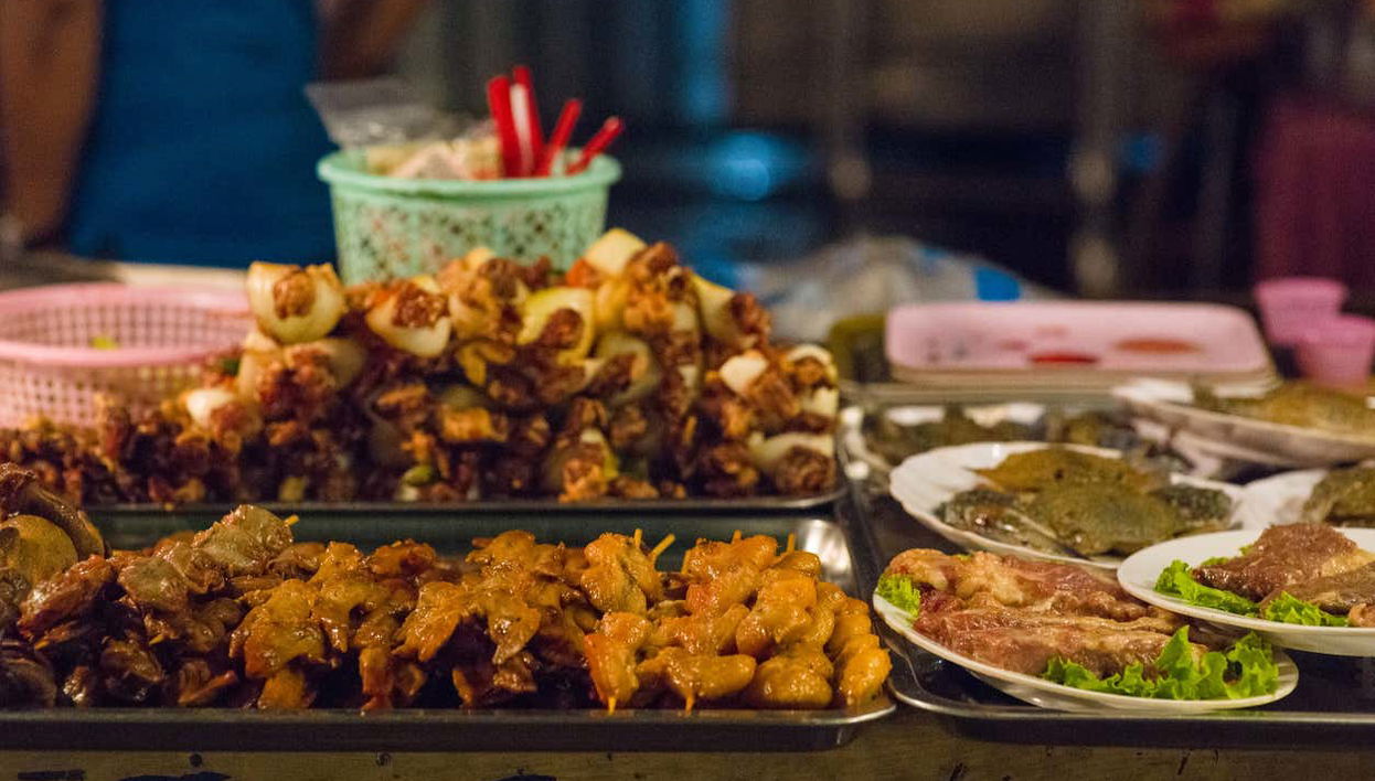 Diferentes platos de la gastronomía de Nom Pen