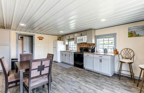 Dock Access Waterfront Cottage in Avenue! - Foto 7