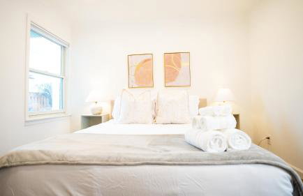 Grand Lux 4BR Prime Location & Serene Yard - Foto 42