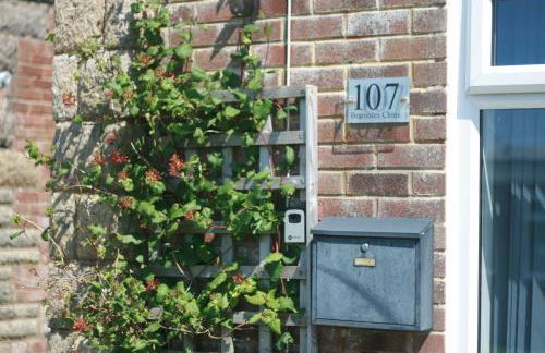 107 Brambles Chine, Holiday Coastal Chalet - Photo 19