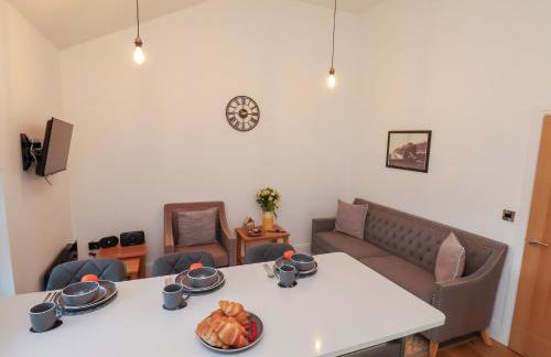 Evening Star Engine Shed - Photo 8