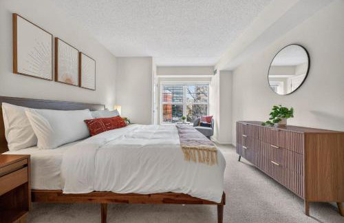 Newport 1 BR w Work Setup by Anyplace - 11747 - Foto 22