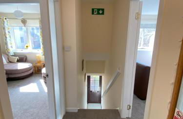 Treetops - Bright 2 Bed Flat - Super Location - Photo 25