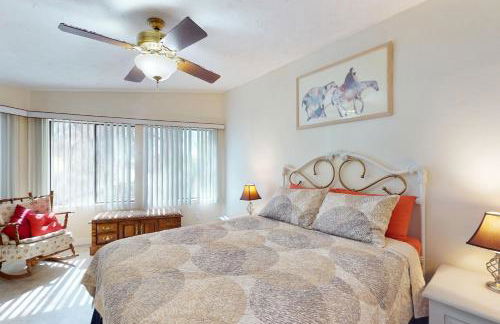 Pools and Pickleball! Dog-Friendly Home in Surprise - Foto 13