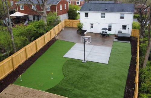 New Listing The Playhouse with Spa Games & More - Photo 1