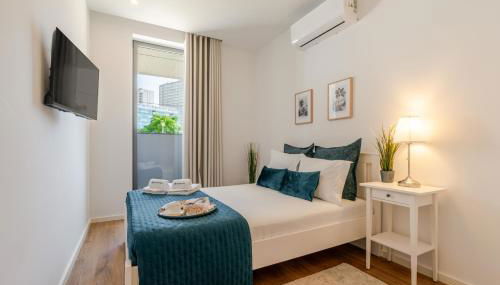 Sleek & Modern Flat w/ Private Garage by HostWise - Foto 2, towels