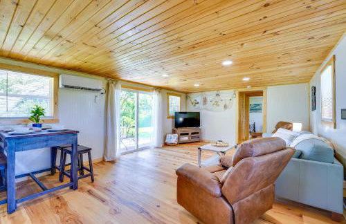 Yard with Lake View Home Near Table Rock Lake! - Foto 9