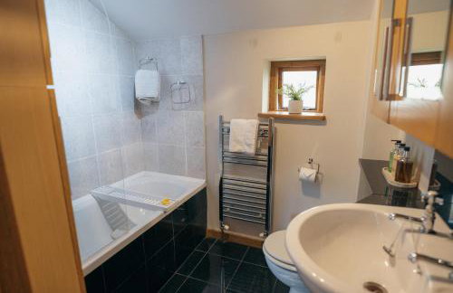 The Old Mill at Barnacre - Cosy cottage with private hot tub & pool access - Foto 45