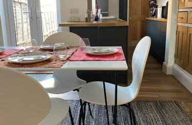 Comfortable 2 bedroom home from home with parking - Foto 8