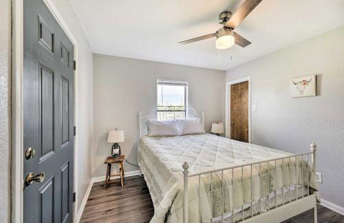 Pet-Friendly Lockhart Home with Private Yard - Foto 29