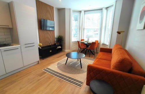 Stunning Apartment-6 Minute walk from Beach-Free Parking - Photo 9