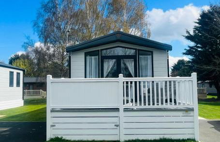 Evergreen Lodge with Hot Tub - Foto 1