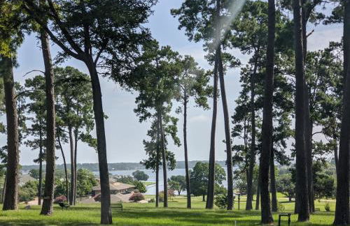 Enchanted April Lake House 3 Bed 2 Bath - Photo 20