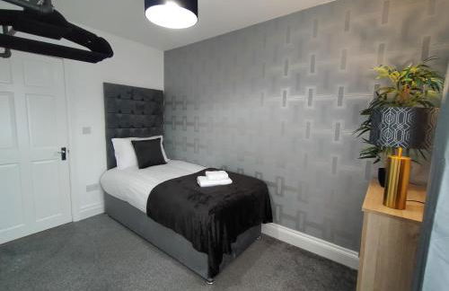 Sirius House - sleeps 7, driveway, garden - Photo 25