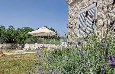 Charming village house with pool - Photo 18