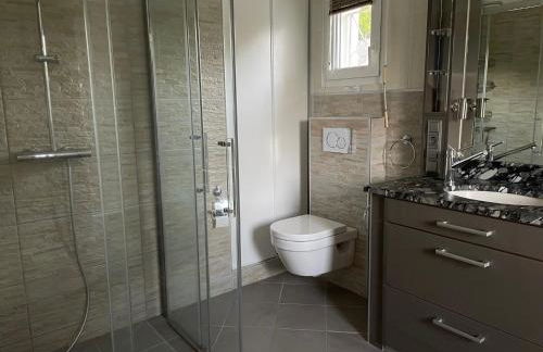 Les Hauts de Locmiquel apartment with private heated pool - Photo 11