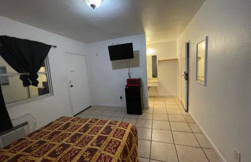 Crown Inn & Suites - Foto 20