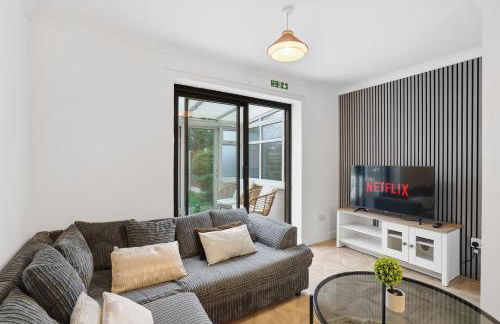 Modern Refurbished 2 Bed House Ideal for Business & Families - Foto 8