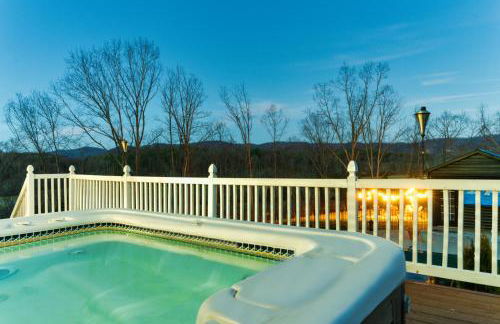 Hilltop Hideaway - Pool - Jacuzzi - Ping Pong - 12 guests - Fireplace - Mountain Views - Pets are allowed by request - Foto 42