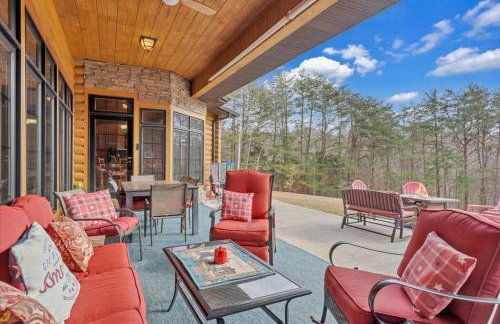 Liberty Pines - Lakefront Log Home, Swim Spa & Game Room - Photo 7