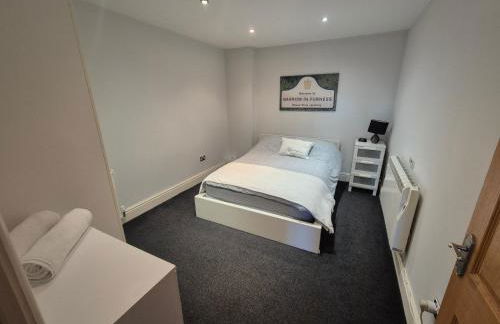 Spacious 2 bed appartment next to BAE with spa bath - Foto 6