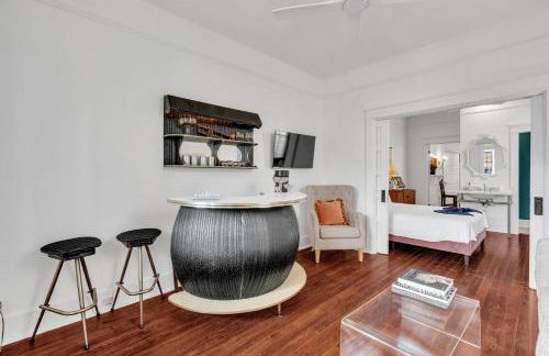 Bywater 2BR Shotgun w Backyard Near FQ - Foto 1