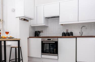 Cheerful 2 Bedroom Homely Apartment, Sleeps 4 Guest Comfy, 3x Double Bed, Parking, Free WiFi, Suitable For Business, Leisure Guest,Glasgow, Glasgow West End, Near City Centre, Perfect For Common Wealth Games 2026 - Foto 35