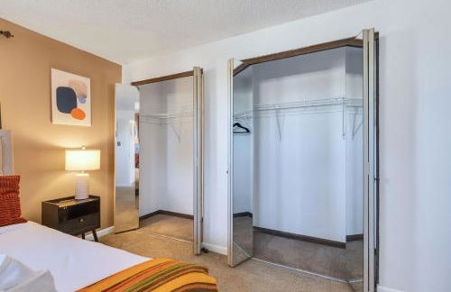 6BD Near DT - BBQ Grill, Games & Football Fun - Photo 36