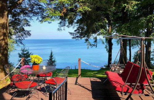 Lakefront Pine Cottage Hot Tub & Fire Pit - Foto 7