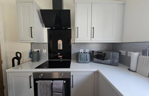 House - Sleeps 4 - Parking - Garden - City Centre - Foto 7