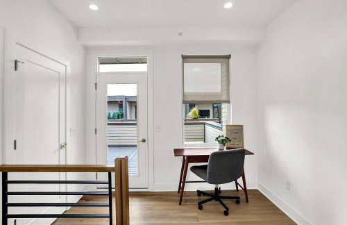 Luxury Townhouse with Fireplace Rooftop Deck Close to Downtown-Family Friendly - Foto 57