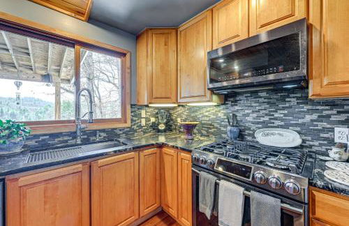 Lakefront Cabin Retreat with Dock in Robbinsville! - Foto 6