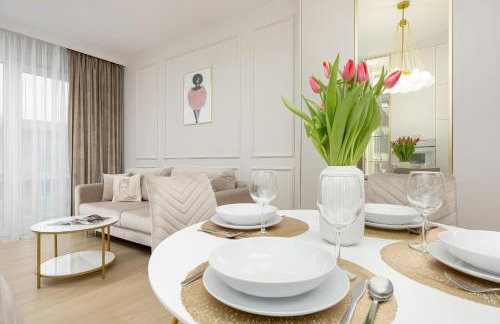 Stylish Apartment with Balcony 7th Floor by Noclegi Renters - Foto 18