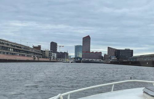 Süsses Motorboot - Bremen Überseestadt - Foto 32