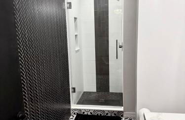 Channelside Luxury Retreat Spacious 2BR 2BA Condo with Pool, Balcony, Sauna & Gym - Foto 9