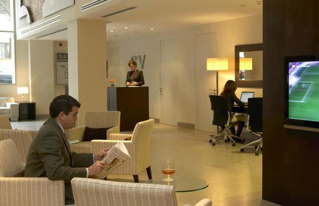 Suites Viena Plaza de España - Photo 8