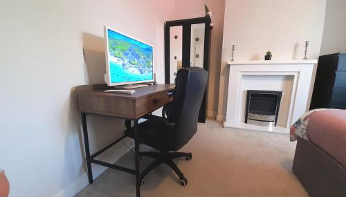 Peaceful Room Overlooking Nature & Parking - Photo 2, furniture, wardrobe