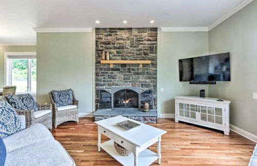 Walk to Lake Middlefield Home with Fire Pit - Foto 4