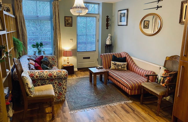 Studio - Sleeps 2 - Pets - Terrace - Parking - Photo 1