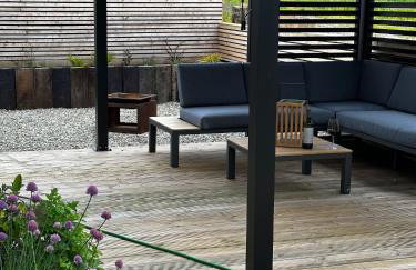 Beudy at Pentrecelyn - a gorgeous barn conversion with hot tub - Foto 18