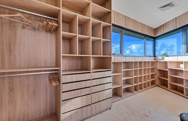 Modern 7BR Villa w Stunning Views of Golf Course - Photo 25