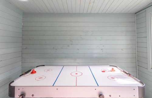 4-Bedroom Seafront House in Southend Sea Views - Pass the Keys - Foto 56