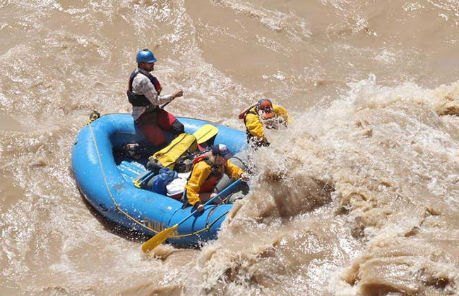 Rafting in the Colorado River - Photo 6