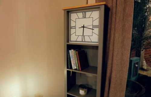 Rushmoor Retreat, Cosy with Outdoor Pizza Oven - Photo 2