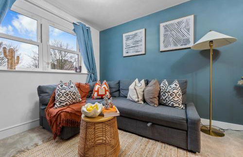 1-Bedroom Luxurious, City Centre, Chic & Stunning Apartment in Southampton, Sleeps 4 - by Blue Puffin Stays - Photo 6